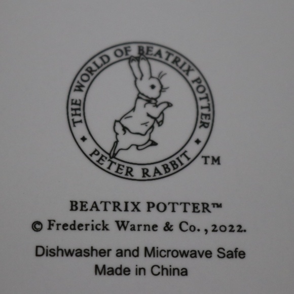 BEATRIX POTTER PETER BUNNY RABBIT EASTER ROUND SERVING DISH CASSEROLE - NEW - Picture 8 of 9